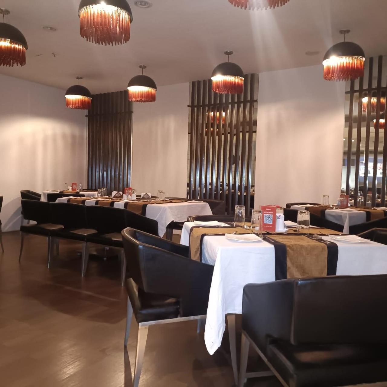 Royal Park Kakinada Hotell Eksteriør bilde