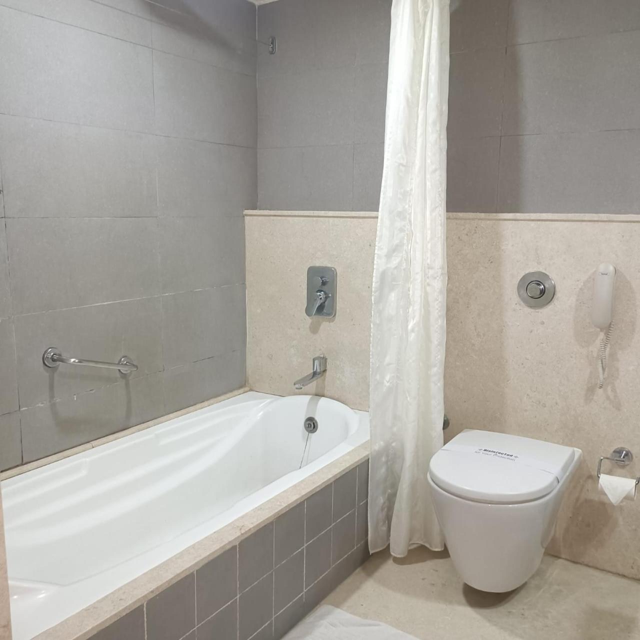 Royal Park Kakinada Hotell Eksteriør bilde
