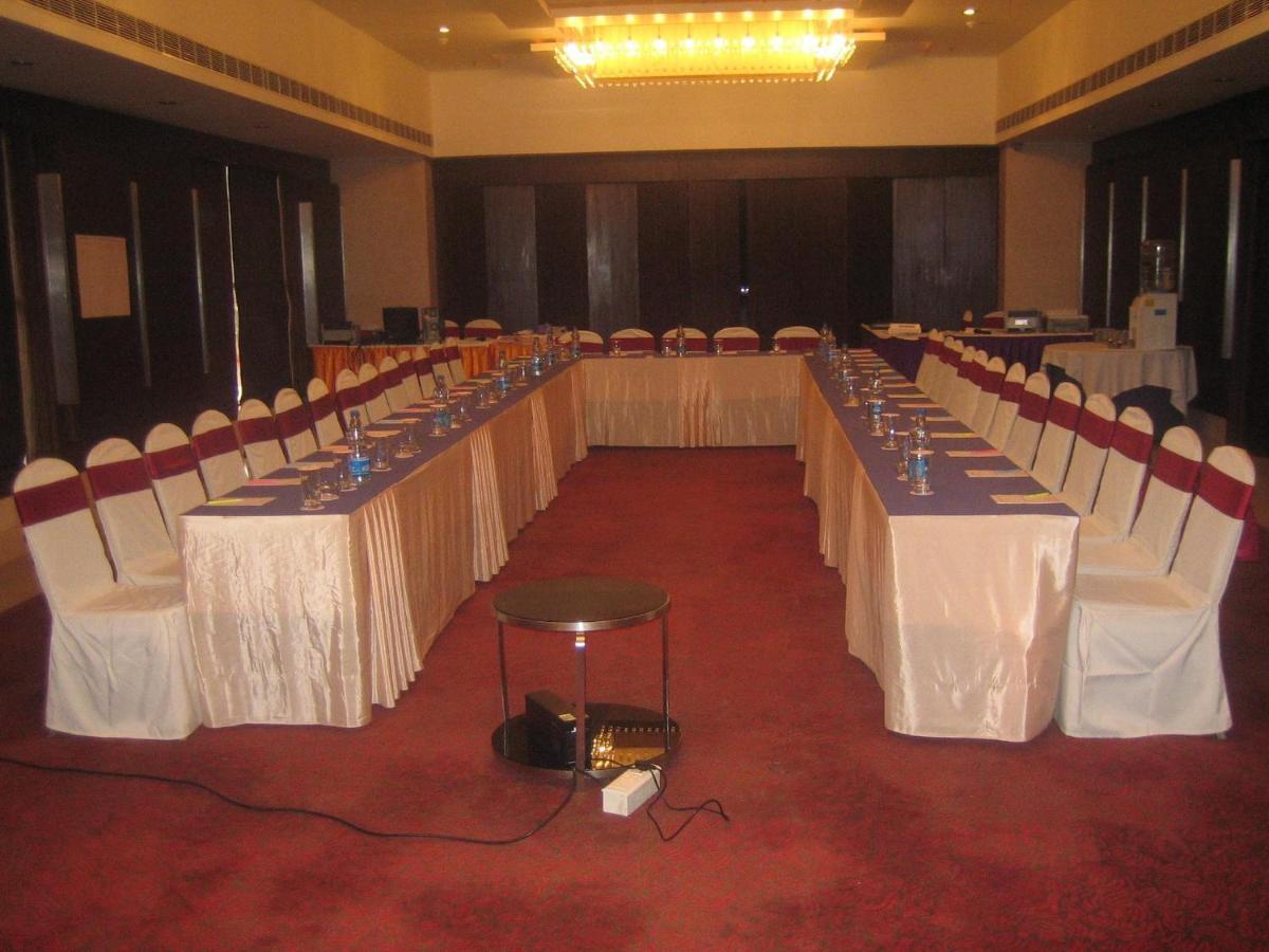 Royal Park Kakinada Hotell Eksteriør bilde